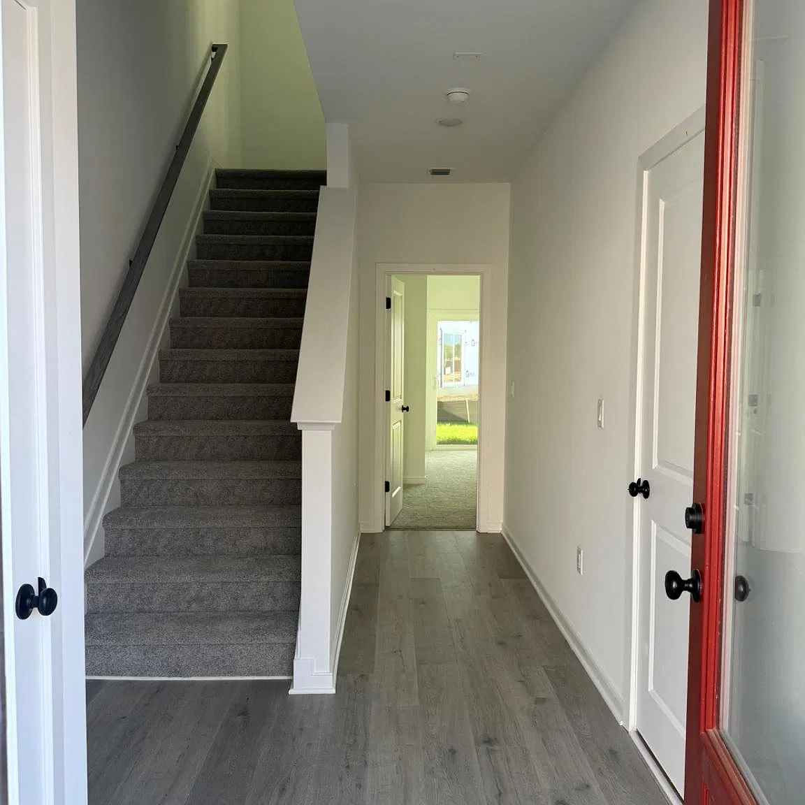 4 bed, 3.5 bath, 3854 sqft, $3,200 — Photo 2