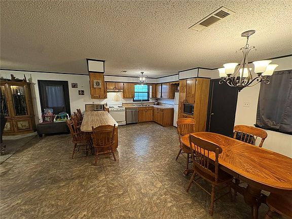 4th image of 566 River Rd