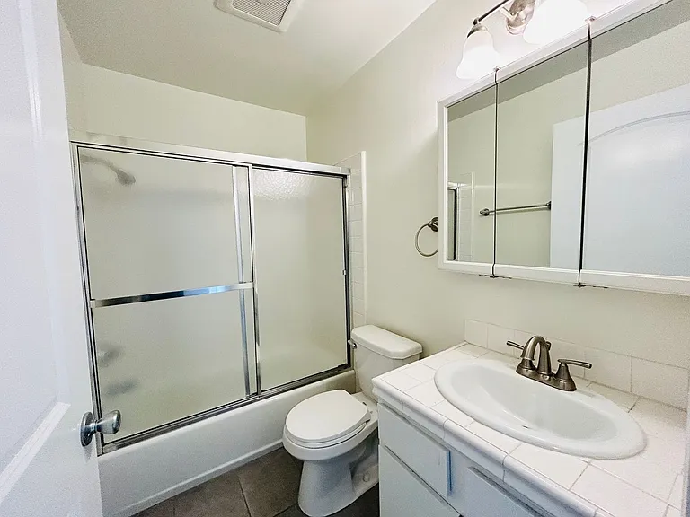 10520 National Blvd — Photo 9