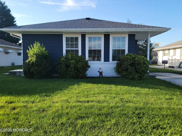 12 Barbuda St, Toms River, NJ 08757