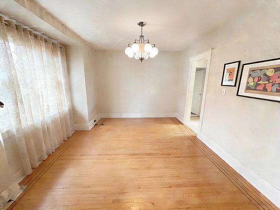 5th image of 392 Aberdeen Ave #1