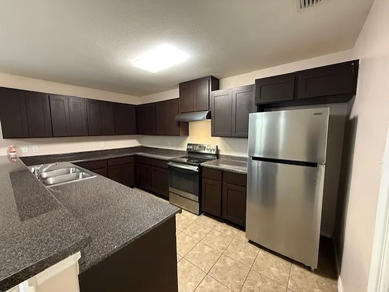 2521 La Parra Ln — Photo 5