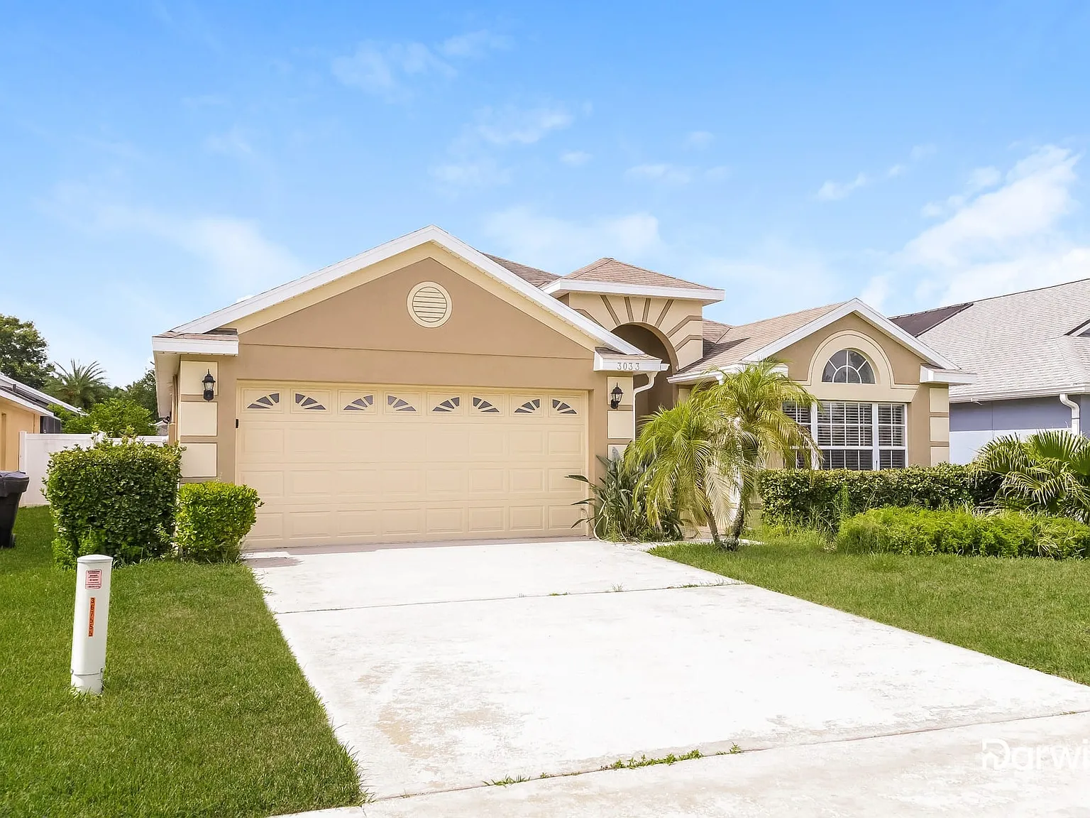 3 bed, 2.0 bath, 1726 sqft, $2,345 — Photo 2