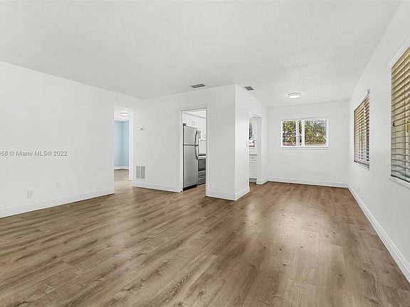 3rd image of 2616 NE 14th Ave APT 8