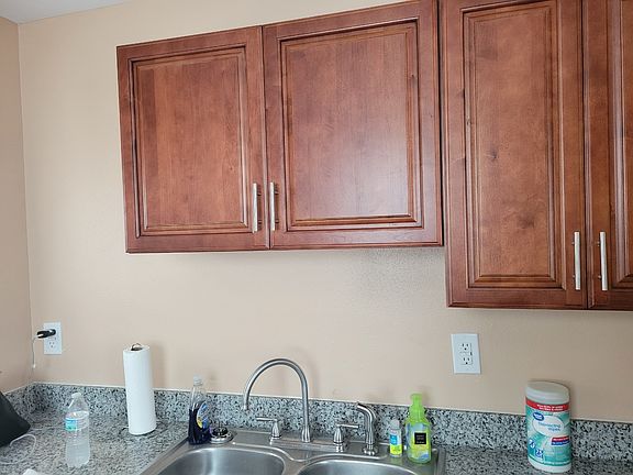 4th image of 1504 Louisa St