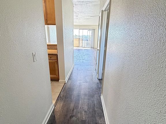 5th image of 4041 Oakcrest Dr Unit 408