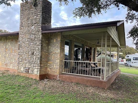 5th image of 2678 Lakeview Dr