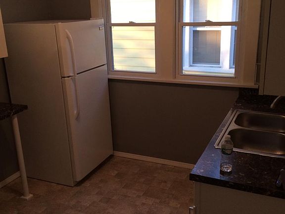 4th image of 83 Fairchild Pl
