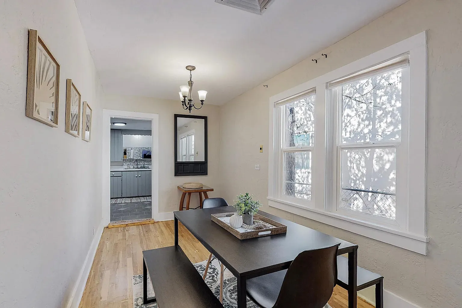 3 bed, 1300 sqft, $2,600 — Photo 2