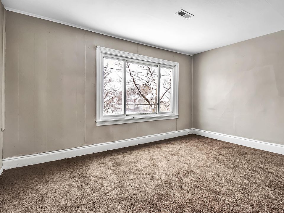1st image of 125 Schiller St #2