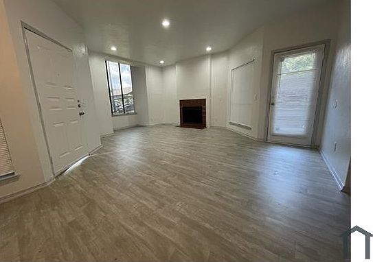 2nd image of 4406 Point Blvd #122