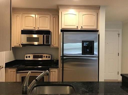 5th image of 139 Centre St #203