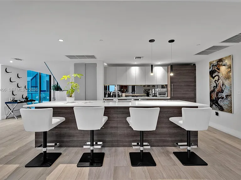 121 NE 34th St #Penthouse 3217 — Photo 8