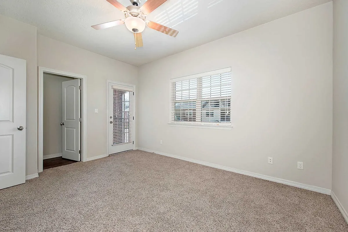 Building Photo - 524 Forest Dr