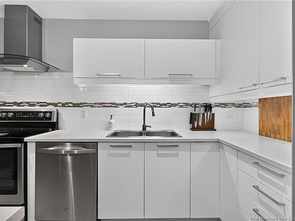 3rd image of 236 Erinvale Dr
