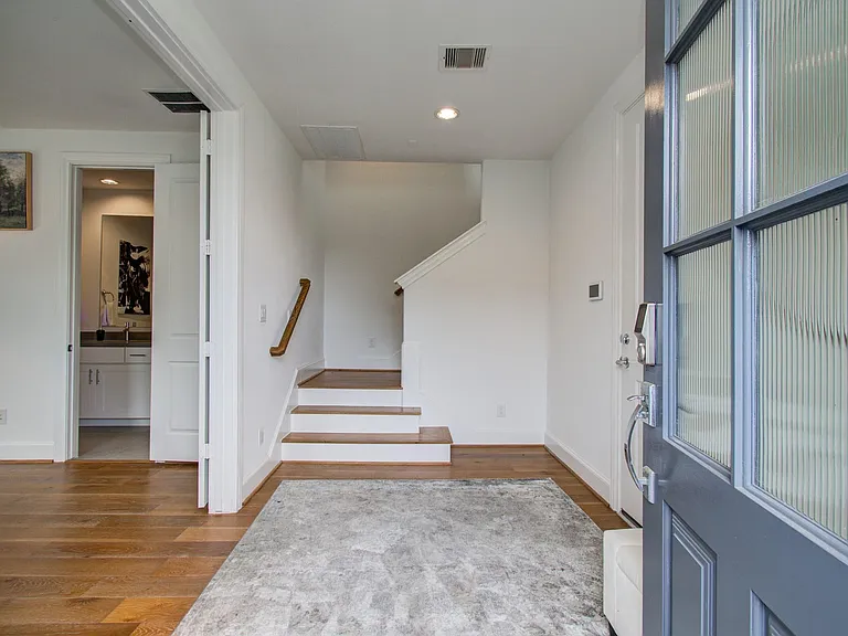 1512 Stuart St — Photo 5
