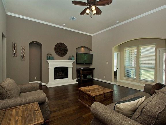 5th image of 6910 Parkwood Dr