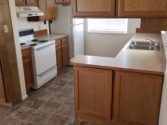 2nd image of 423 N Cedar Blvd