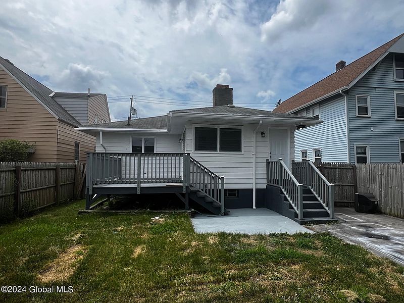 3rd image of 1615 Chrisler Avenue