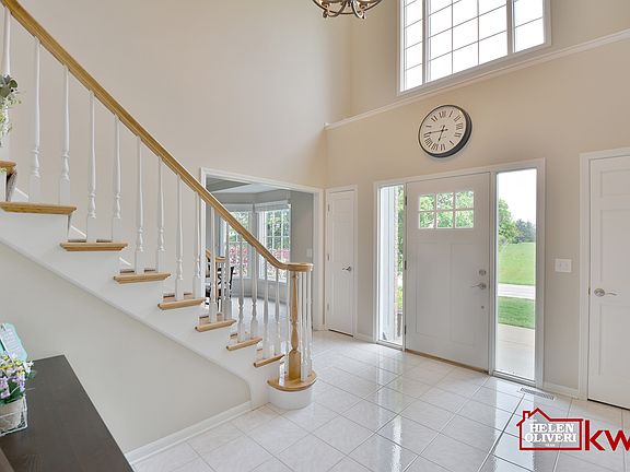 3rd image of 179 Meadowlark Dr