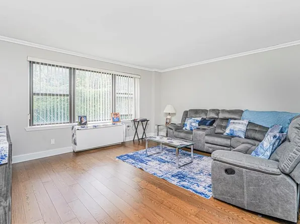 175 Zoe St APT 1P, Staten Island, NY 10305