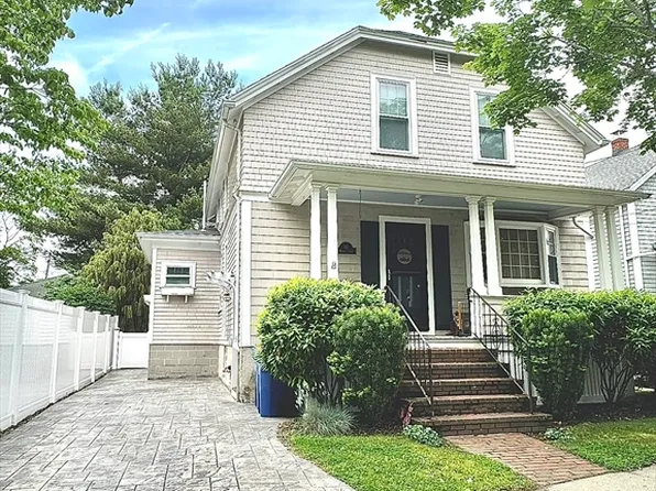 11 Moynan St, New Bedford, MA 02745
