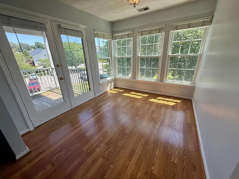 815 Deering Rd — Photo 8