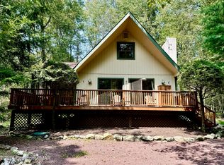 2299 Hillcrest Dr, Pocono Pines, PA 18350