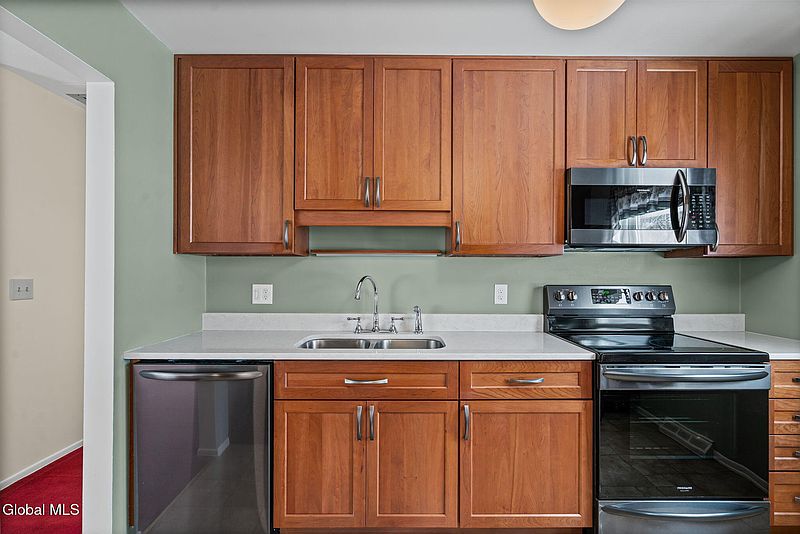 4th image of 263 Kings Court