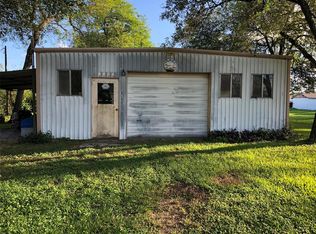 1223 Vallejo St, El Campo, TX 77437
