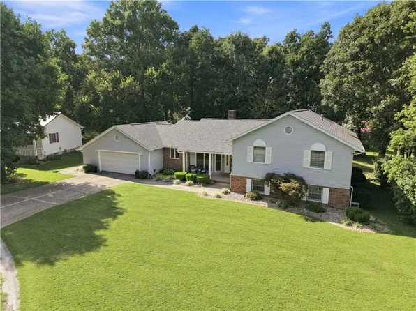 8751 N Cumberland Dr, Effingham, IL 62401