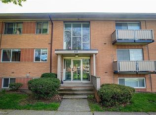 22121 River Oaks Dr #E10, Rocky River, OH 44116