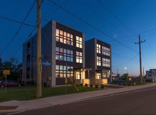 322 Tremblay Rd #1, Ottawa, ON K1G0A5