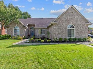 46472 Springwood Dr, Macomb, MI 48044