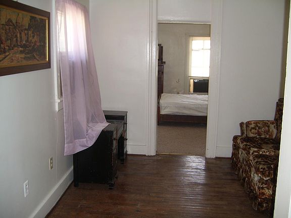 2nd image of 525 W 8th St APT 1