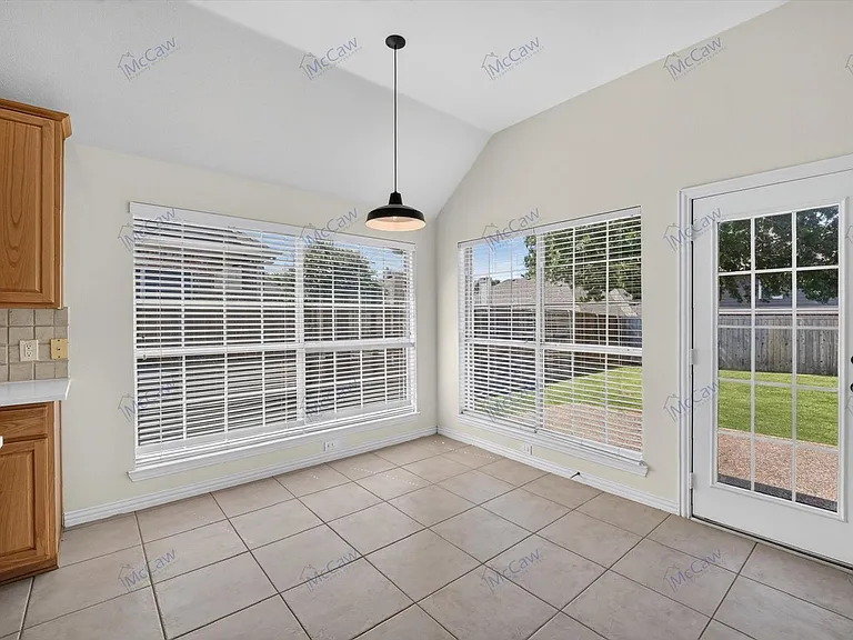 8009 Owl Creek Ln — Photo 10
