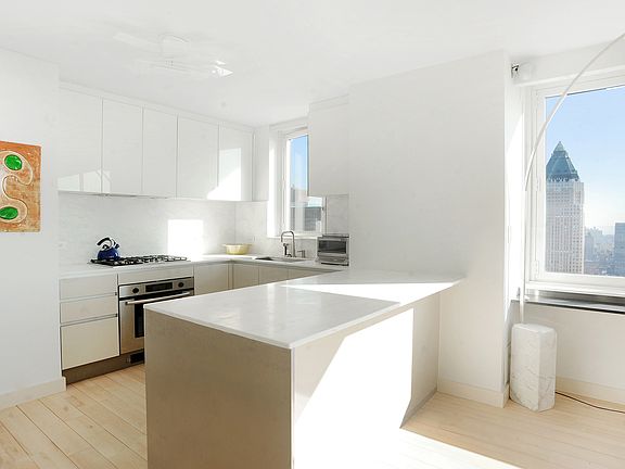 4th image of 322 W 57th St APT 55U1