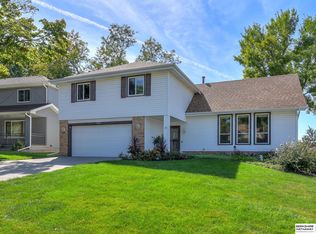 15527 Arbor St, Omaha, NE 68144