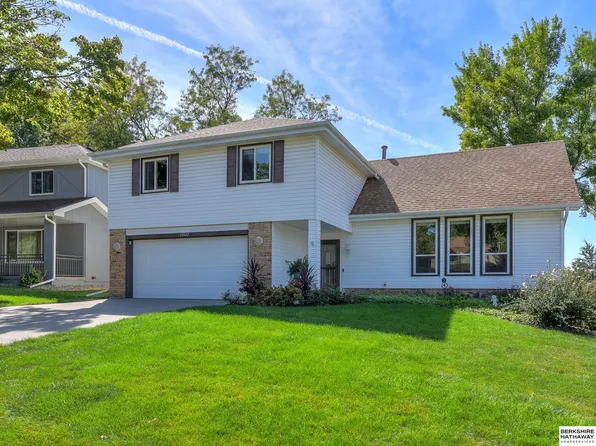 15527 Arbor St, Omaha, NE 68144