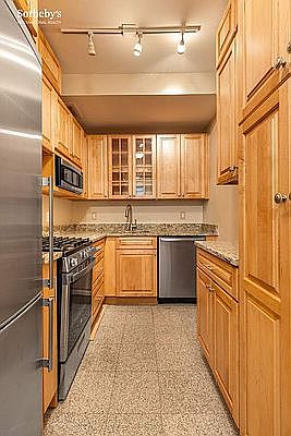 5th image of 1025 Park Ave APT 4C