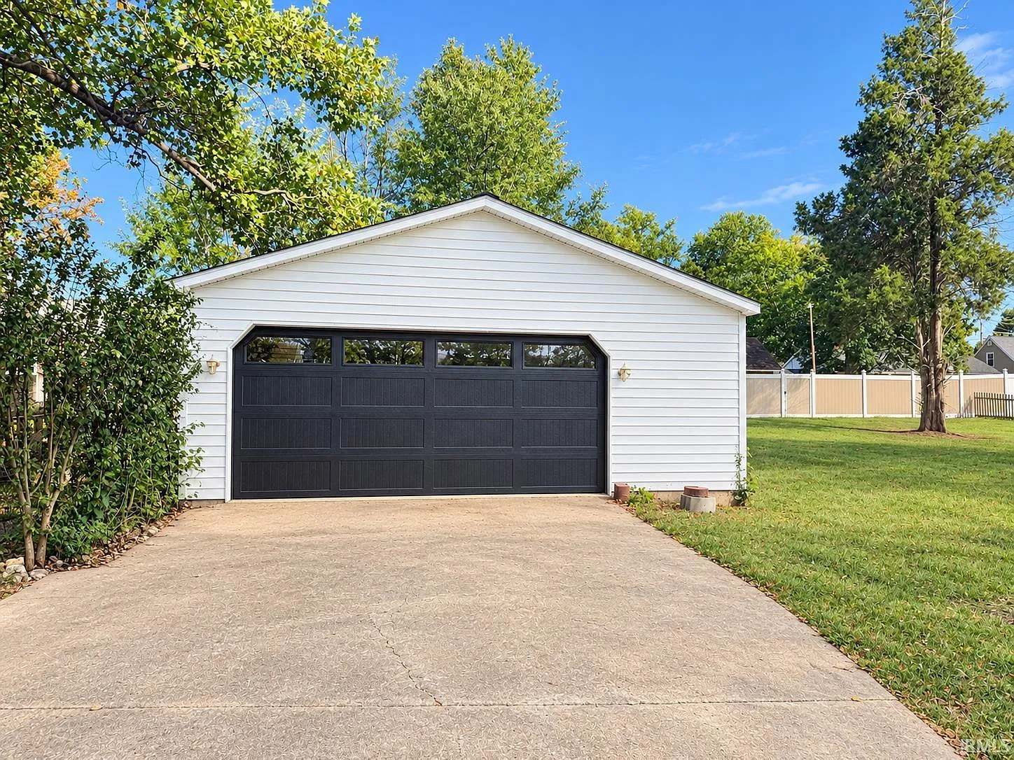 3 bed, 1.5 bath, 1492 sqft, $1,800 — Photo 2
