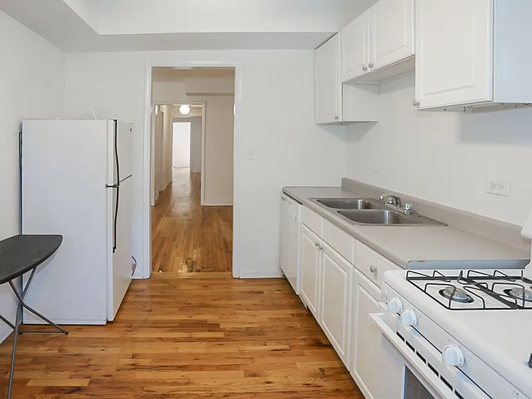3818 N Sheffield Ave — Photo 8