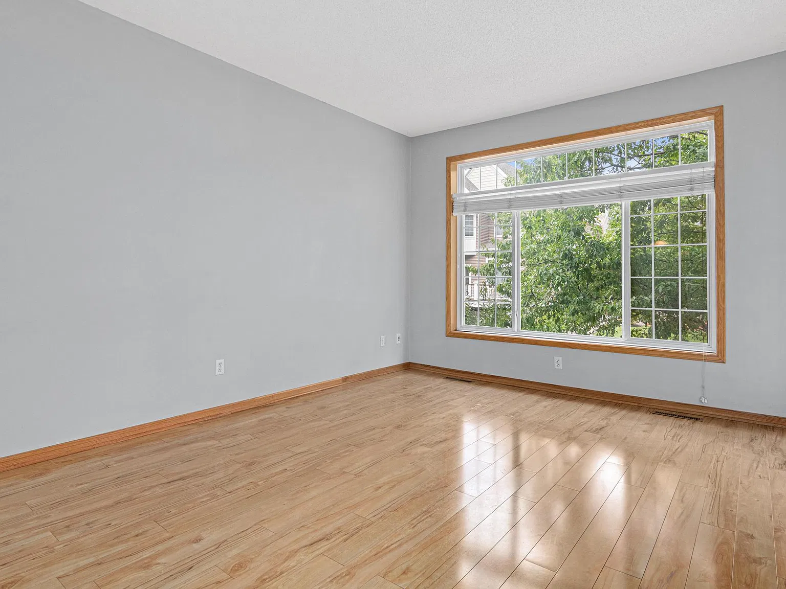 2 bed, 1.5 bath, 1485 sqft, $2,000 — Photo 3