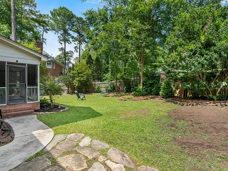 101 Hollingwood Dr — Photo 34