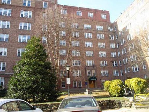 2nd image of 280 Bronxville Rd APT 2B