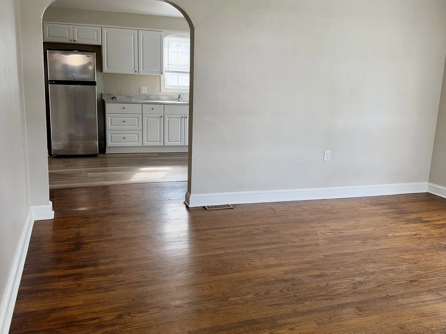 332 Shawnee Avenue - 332 — Photo 2