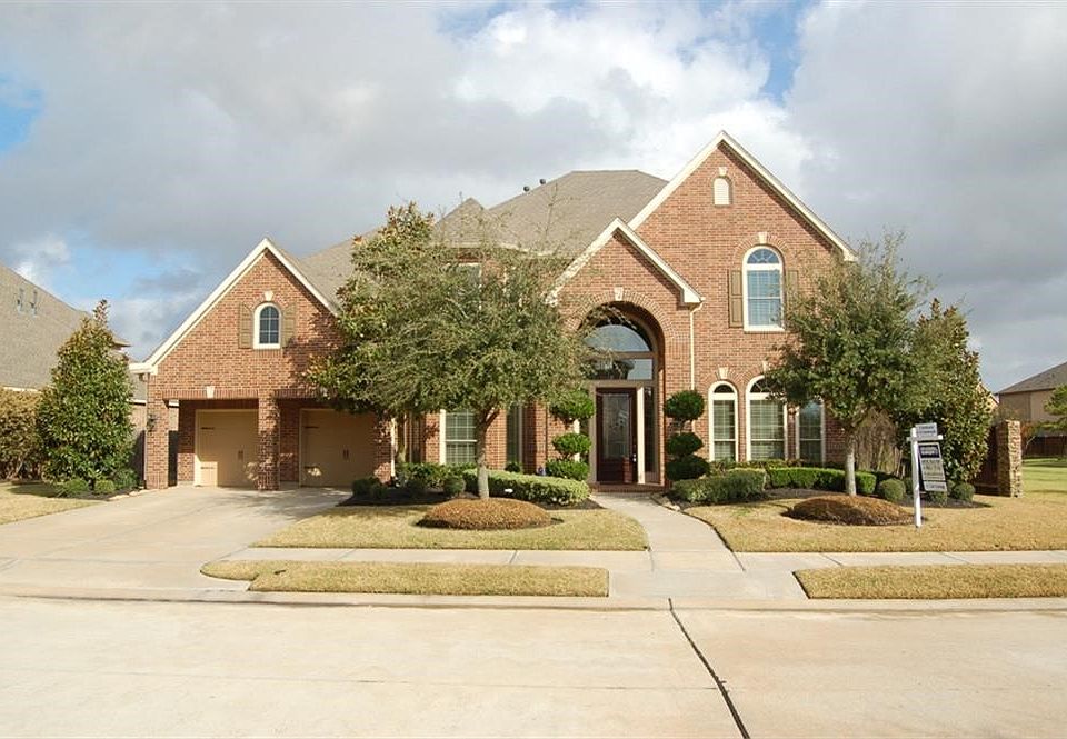 1st image of 26802 Wolfs Hill Ln