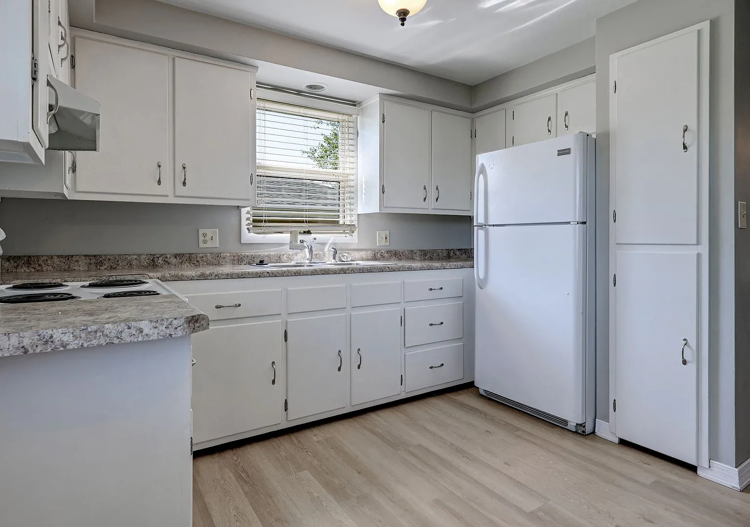 Nice 2 Bedroom Duplex — Photo 3