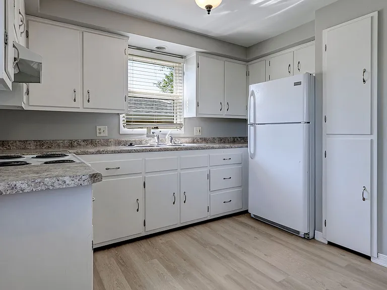 1216 Meadow Ln — Photo 3