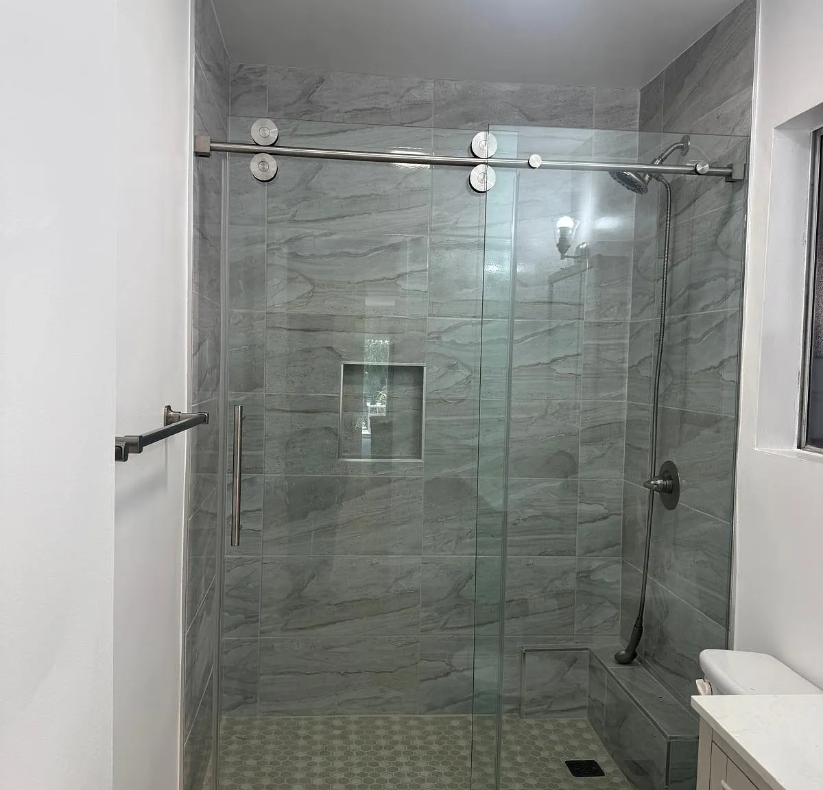 2 bed, 975 sqft, $2,199 — Photo 3